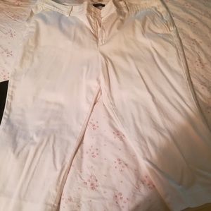 🎈Clearance! Sweet white Capri pants!